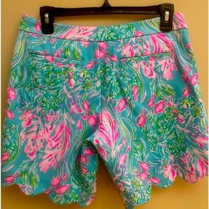 Lilly Pulitzer  Size 4.  7” Shorts Scalloped